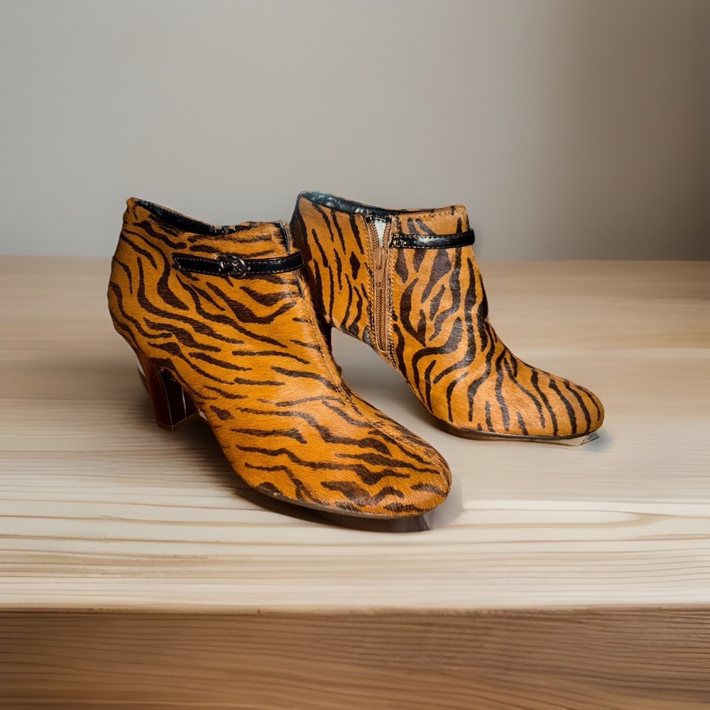 Aerosoles Patrole Car Women's Boots Brown Black Faux Tiger Stripe Size 7.5 NWOT